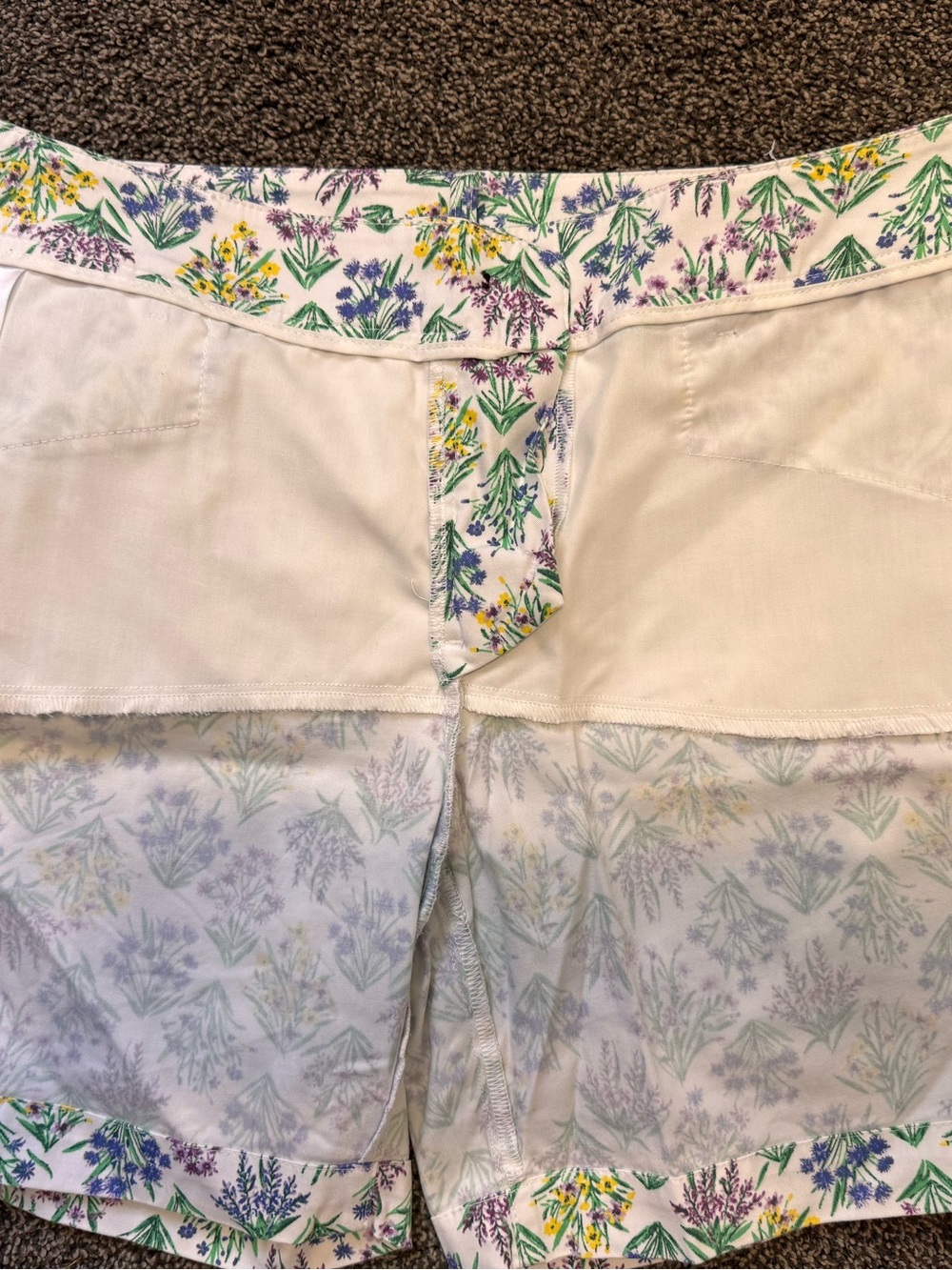 Talbots White Floral Print Shorts with Purple, Green & Yellow Wildflowers Sz 4P - Picture 12 of 14